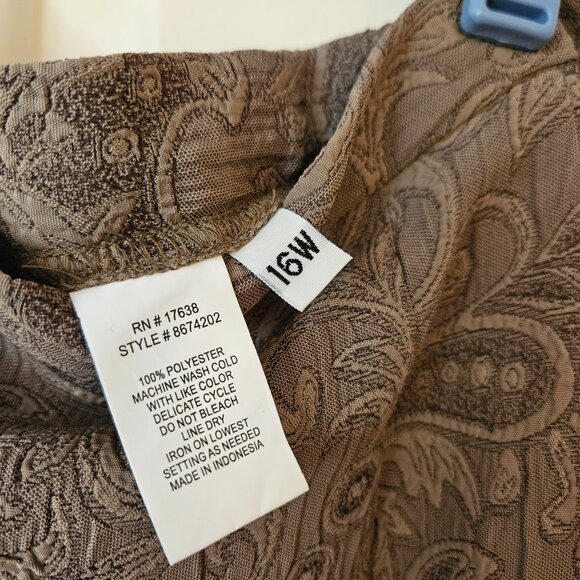 DORBY WOMAN SUIT.  Size 16W. NWT. Color: Olive - Picture 8 of 10